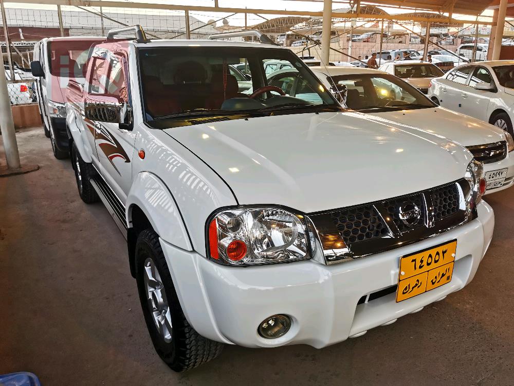 نيسان NP300